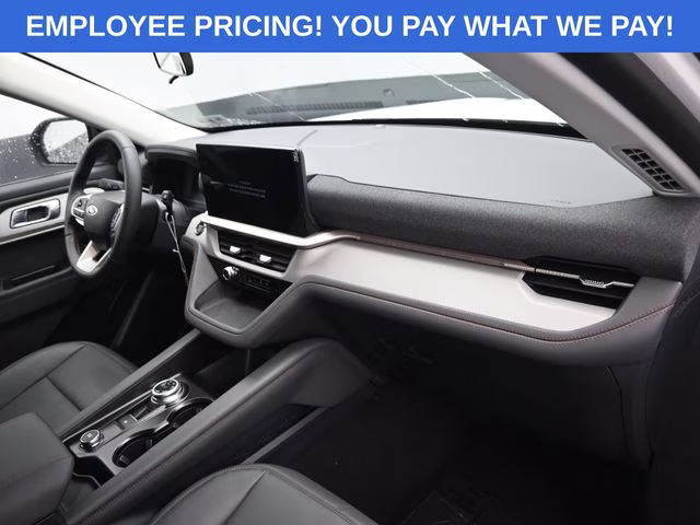 2026 White Metallic Ford Explorer Active 4X4 SUV