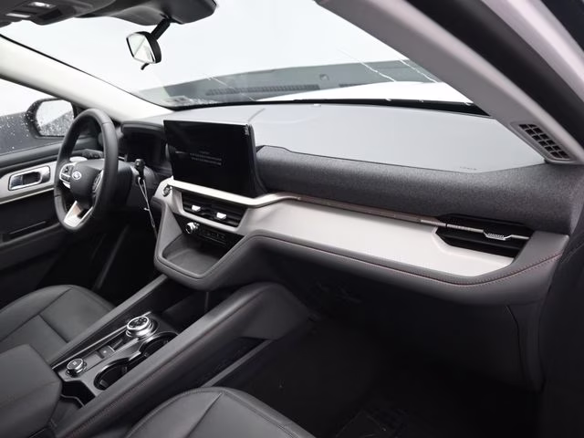 2026 White Metallic Ford Explorer Active 4X4 SUV