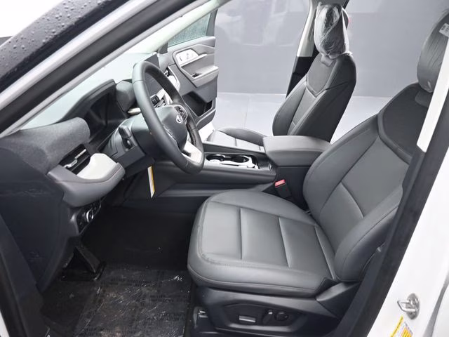 2026 White Metallic Ford Explorer Active 4X4 SUV