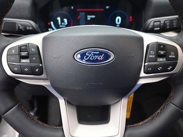 2026 White Metallic Ford Explorer Active 4X4 SUV