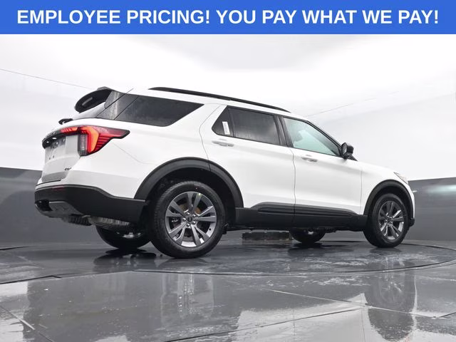2026 White Metallic Ford Explorer Active 4X4 SUV