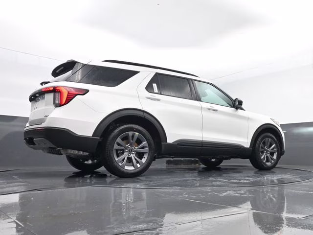 2026 White Metallic Ford Explorer Active 4X4 SUV