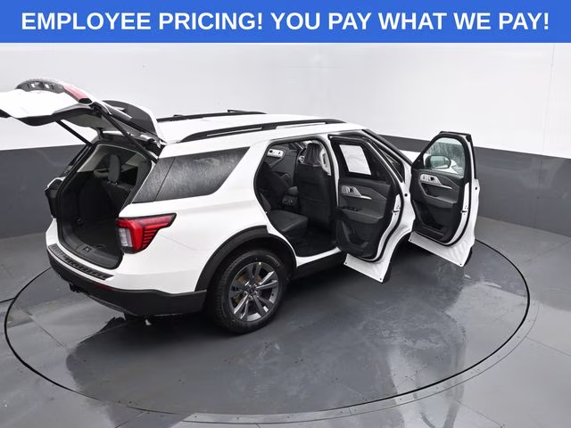 2026 White Metallic Ford Explorer Active 4X4 SUV