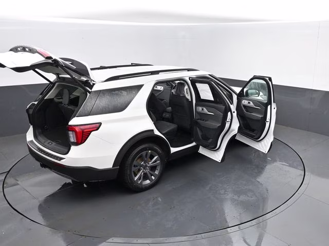 2026 White Metallic Ford Explorer Active 4X4 SUV