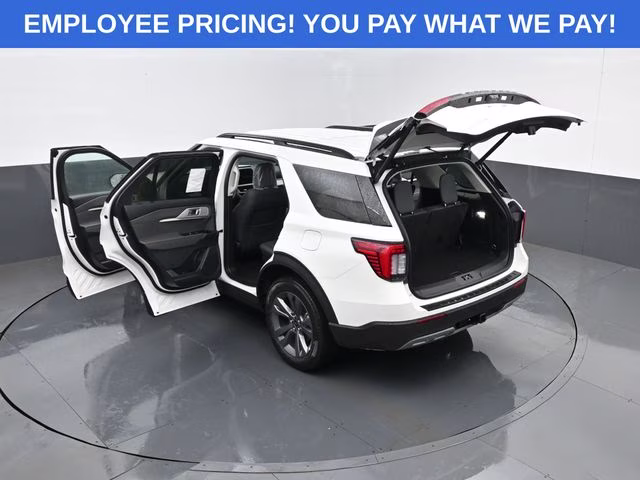 2026 White Metallic Ford Explorer Active 4X4 SUV