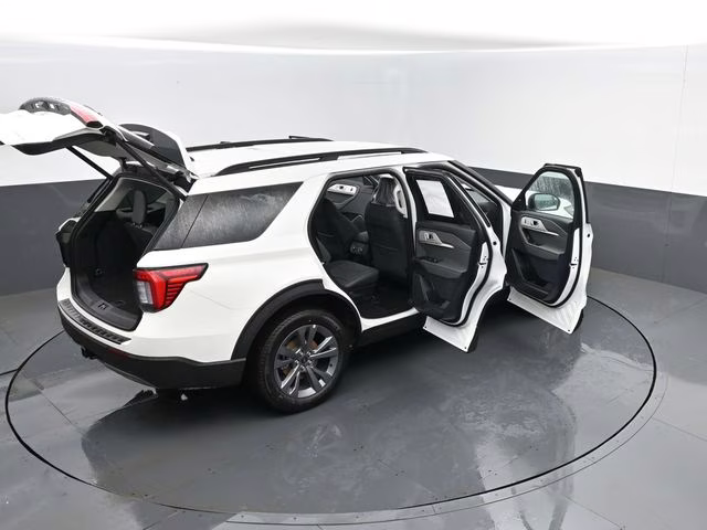 2026 White Metallic Ford Explorer Active 4X4 SUV