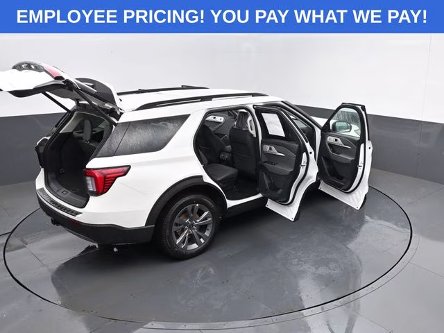 2026 White Metallic Ford Explorer Active 4X4 SUV