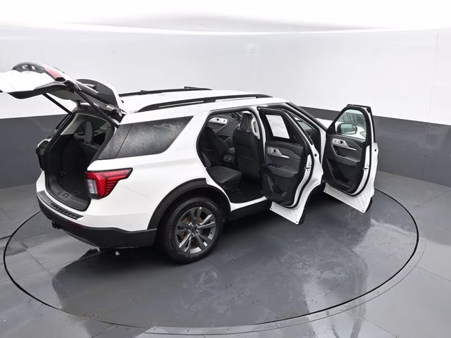 2026 White Metallic Ford Explorer Active 4X4 SUV