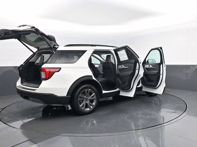 2026 White Metallic Ford Explorer Active 4X4 SUV