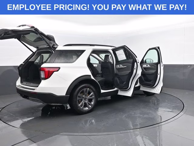 2026 White Metallic Ford Explorer Active 4X4 SUV