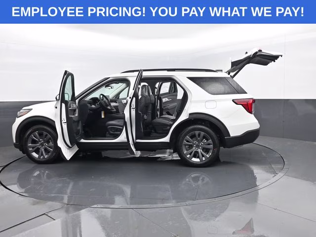 2026 White Metallic Ford Explorer Active 4X4 SUV