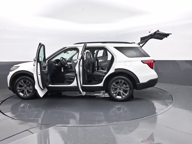 2026 White Metallic Ford Explorer Active 4X4 SUV