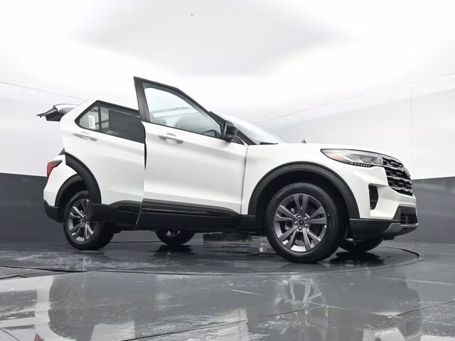 2026 White Metallic Ford Explorer Active 4X4 SUV