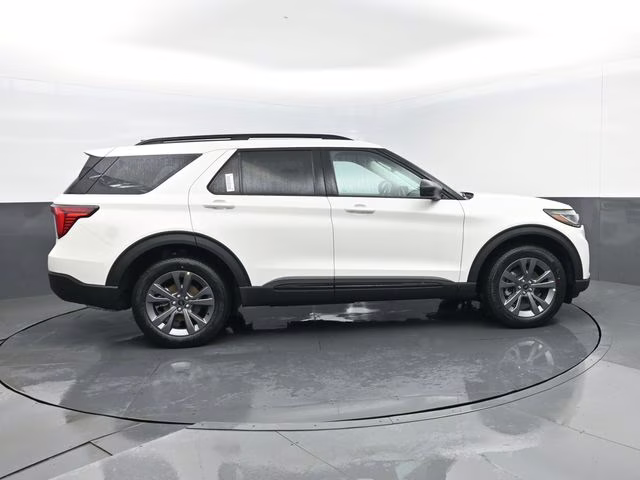 2026 White Metallic Ford Explorer Active 4X4 SUV