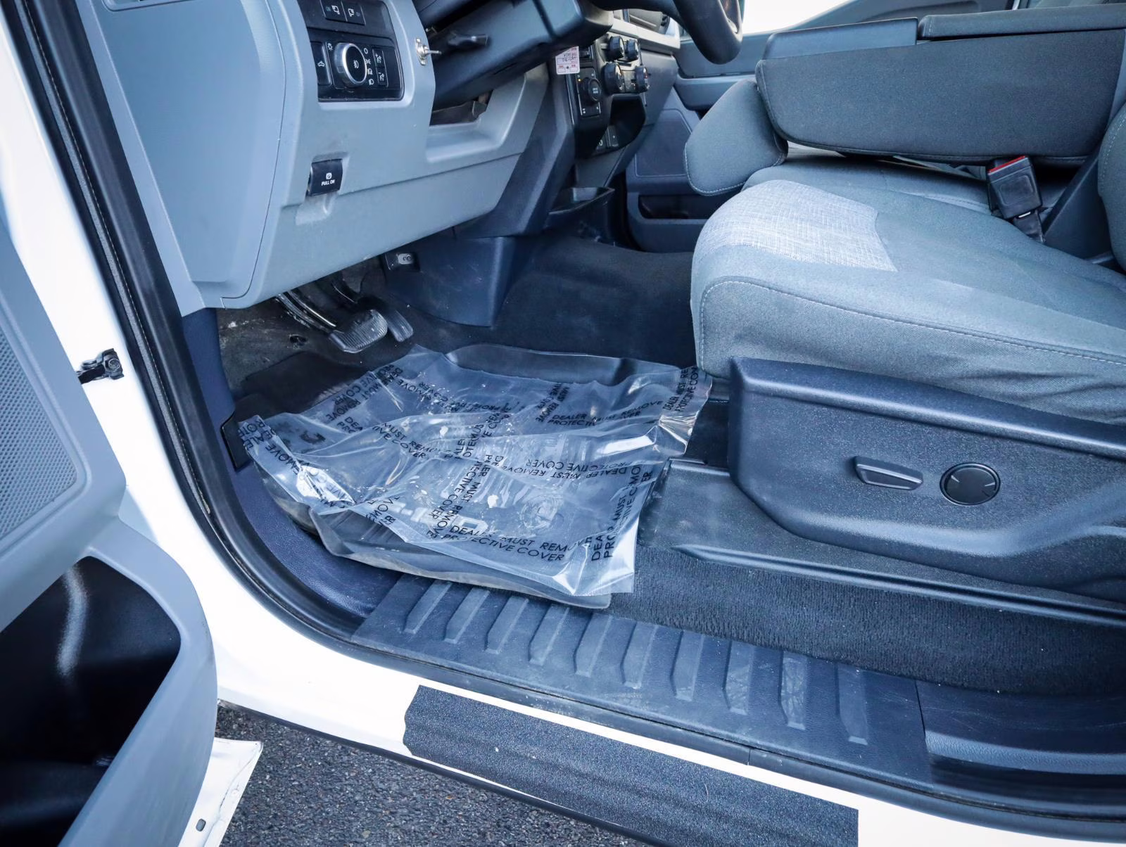 2024 Oxford White Ford Super Duty F-250 SRW XLT 4X4 Truck
