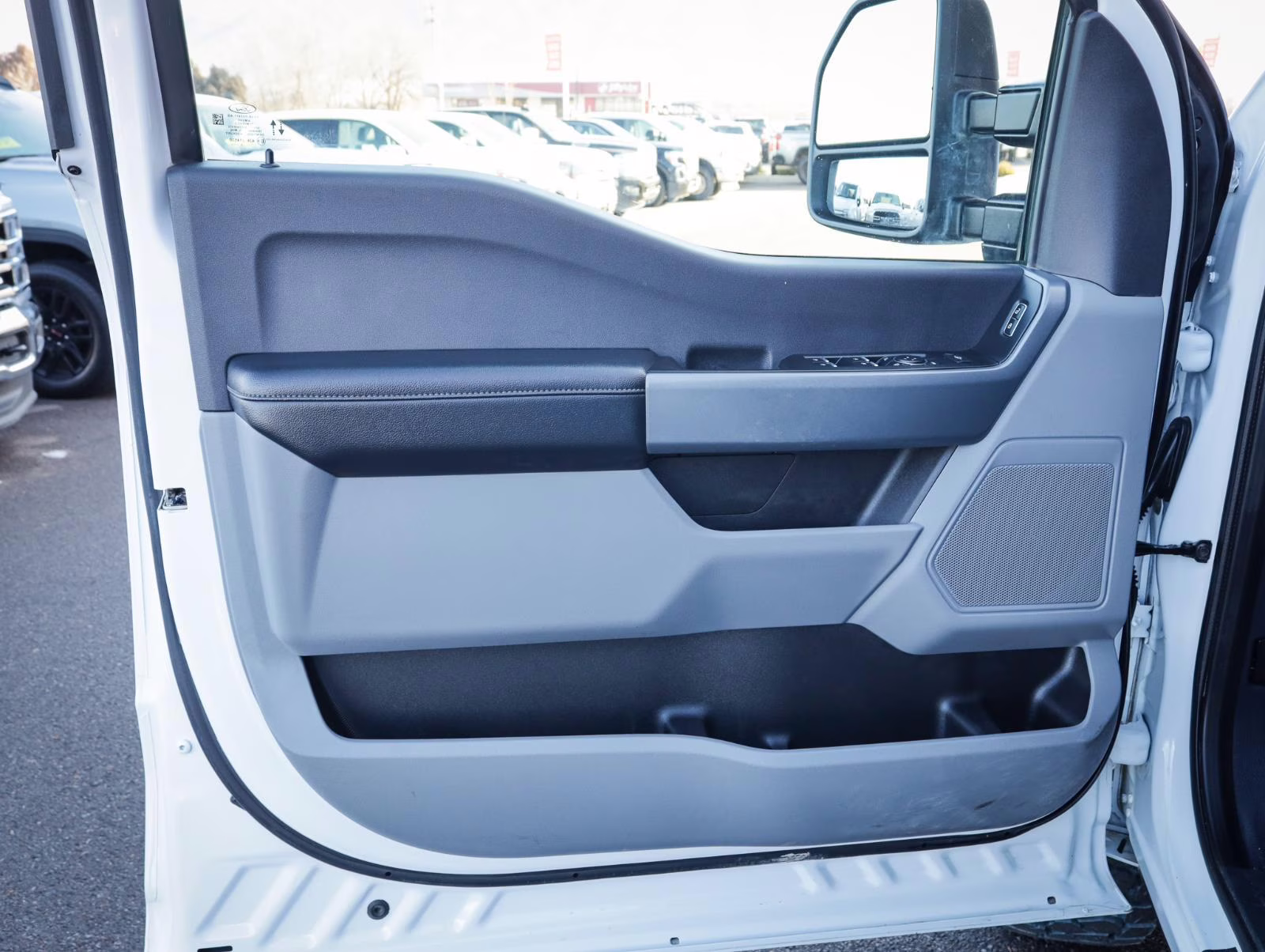 2024 Oxford White Ford Super Duty F-250 SRW XLT 4X4 Truck