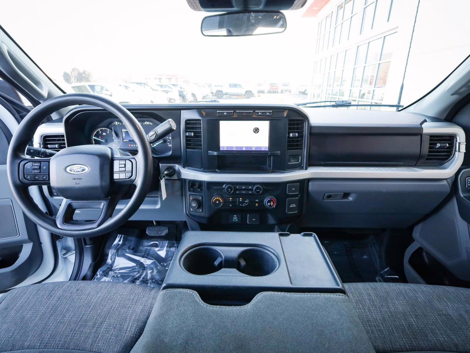 2024 Oxford White Ford Super Duty F-250 SRW XLT 4X4 Truck