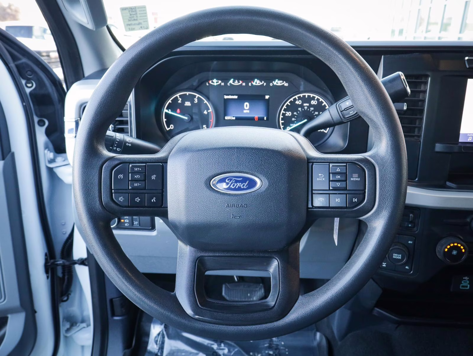 2024 Oxford White Ford Super Duty F-250 SRW XLT 4X4 Truck