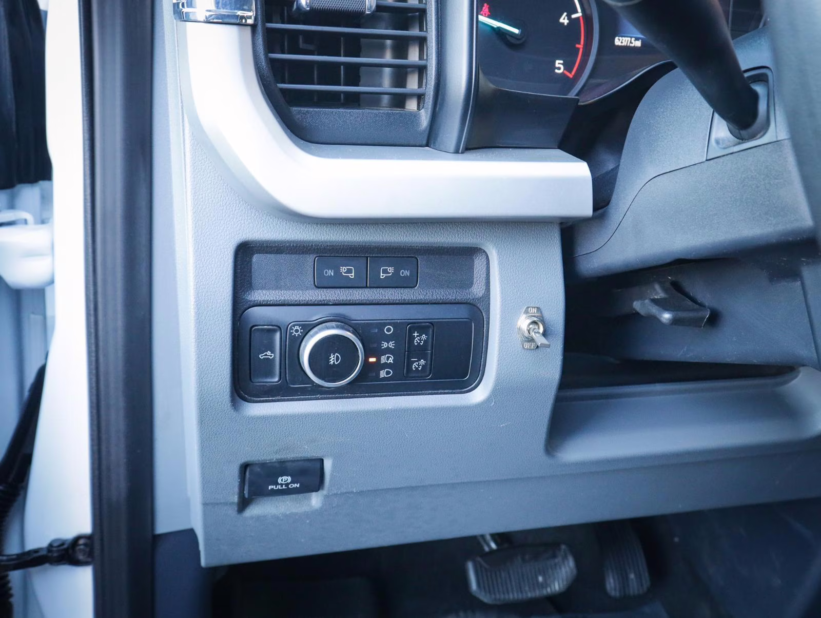2024 Oxford White Ford Super Duty F-250 SRW XLT 4X4 Truck