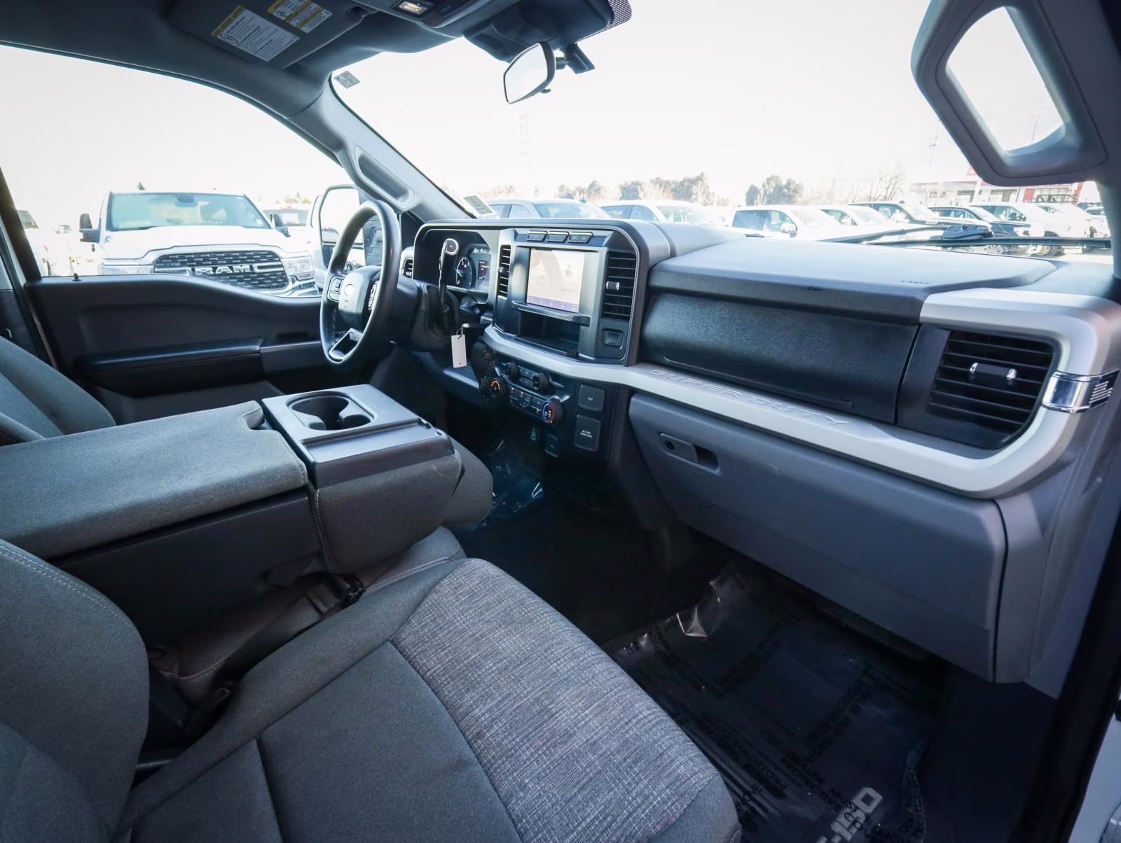 2024 Oxford White Ford Super Duty F-250 SRW XLT 4X4 Truck