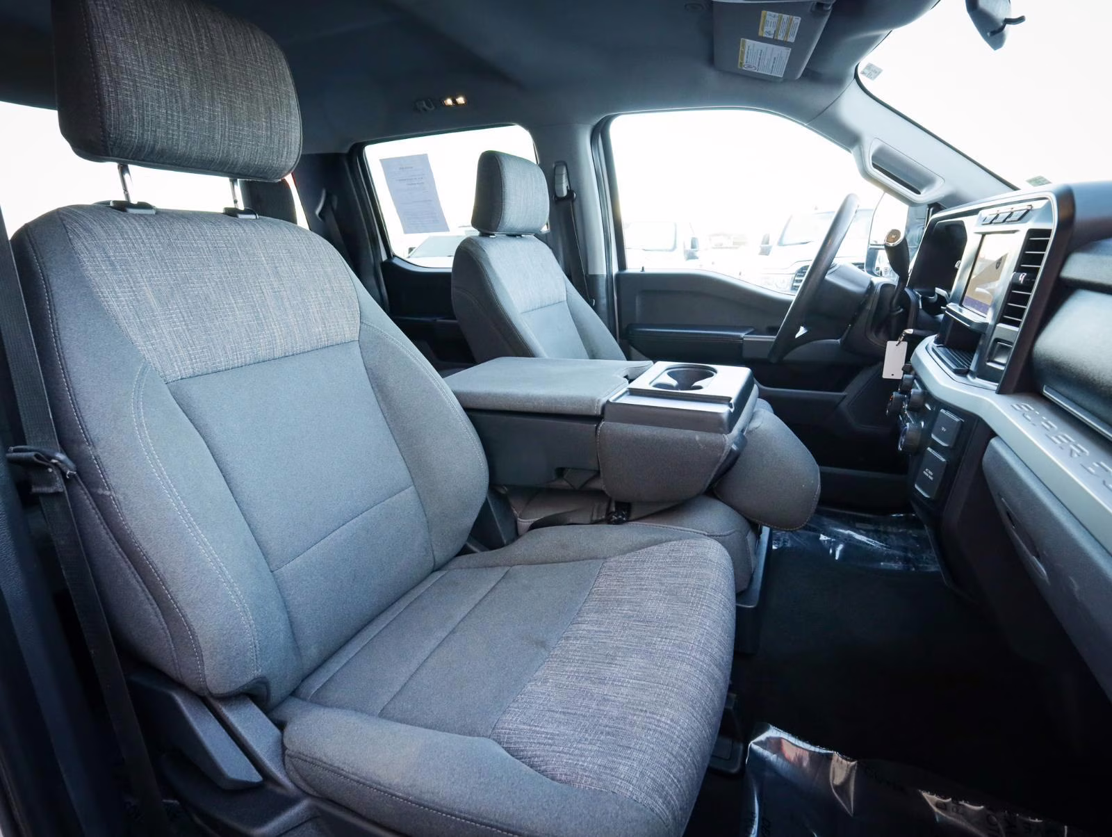 2024 Oxford White Ford Super Duty F-250 SRW XLT 4X4 Truck