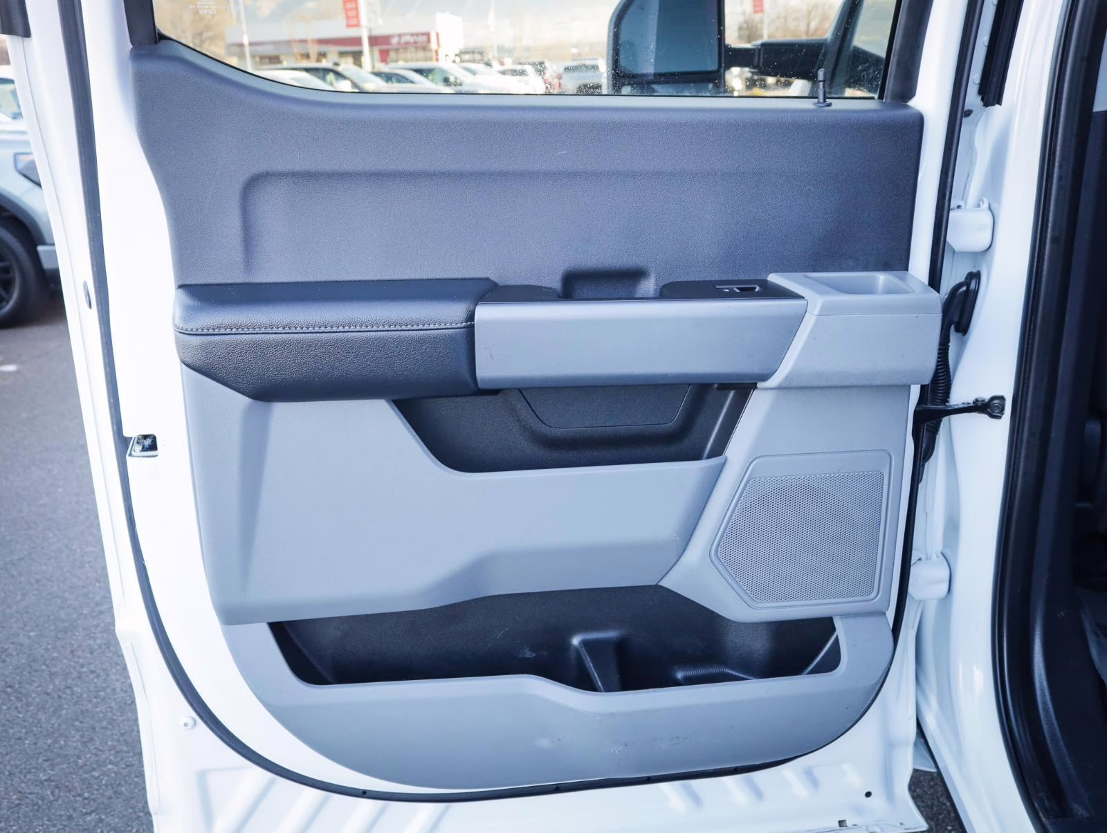 2024 Oxford White Ford Super Duty F-250 SRW XLT 4X4 Truck