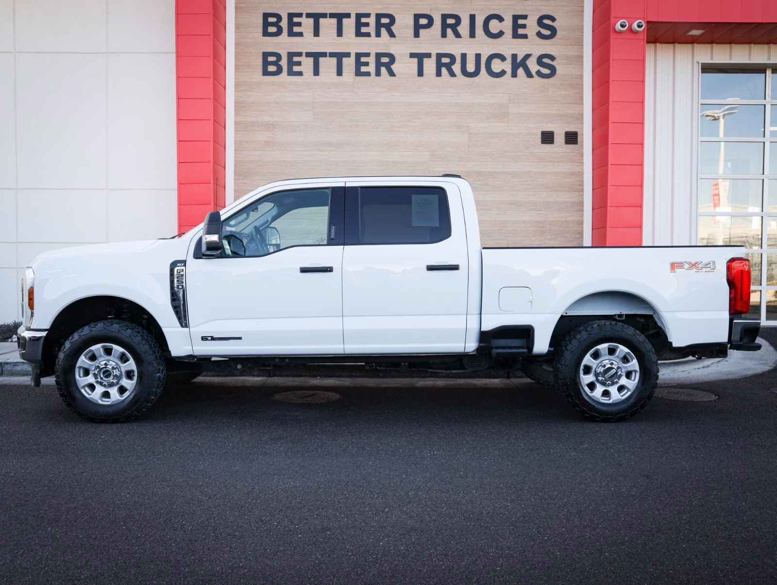 2024 Oxford White Ford Super Duty F-250 SRW XLT 4X4 Truck