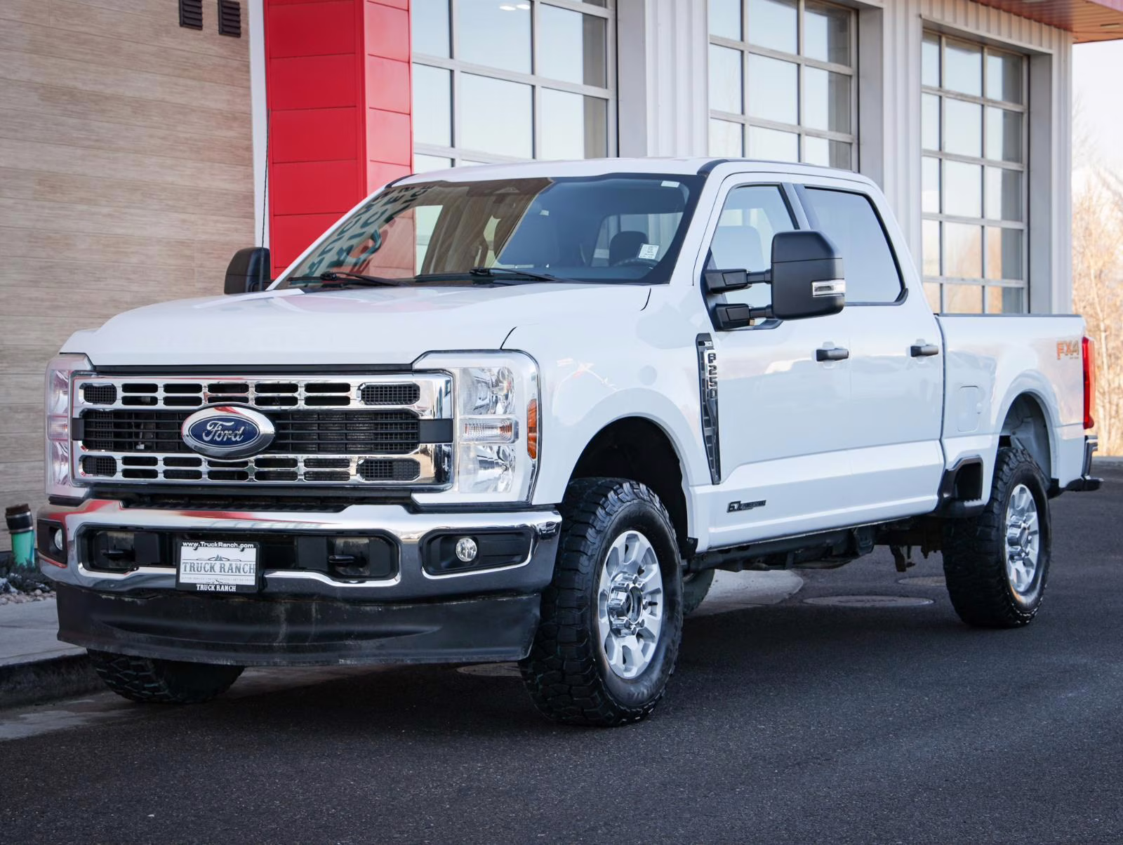 2024 Oxford White Ford Super Duty F-250 SRW XLT 4X4 Truck