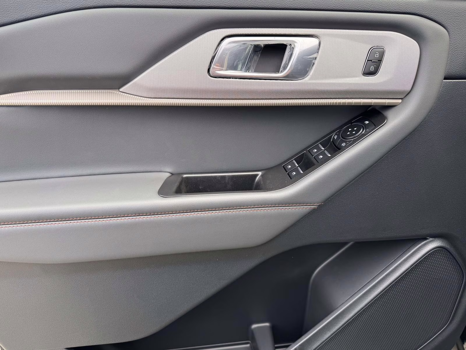 2026 Agate Black Metallic Ford Explorer Active w/100A Pkg 4WD 4X4 SUV