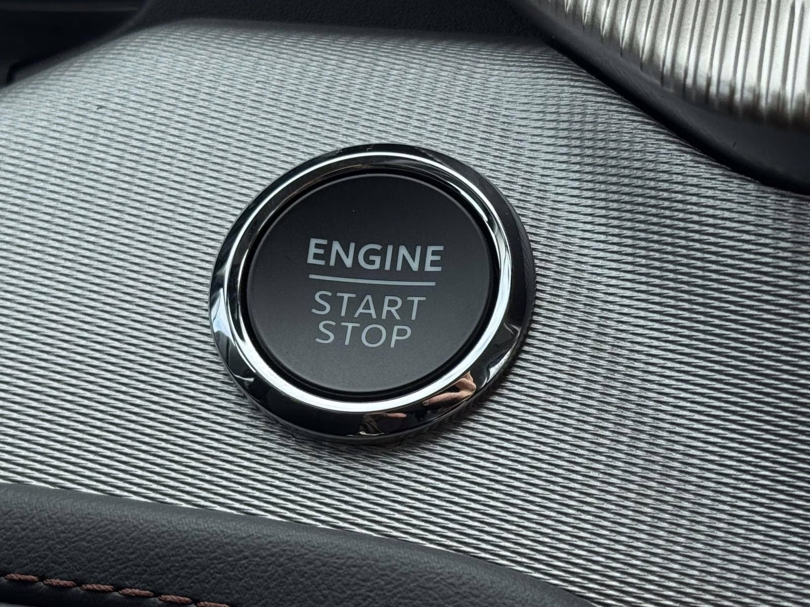 2026 Agate Black Metallic Ford Explorer Active w/100A Pkg 4WD 4X4 SUV