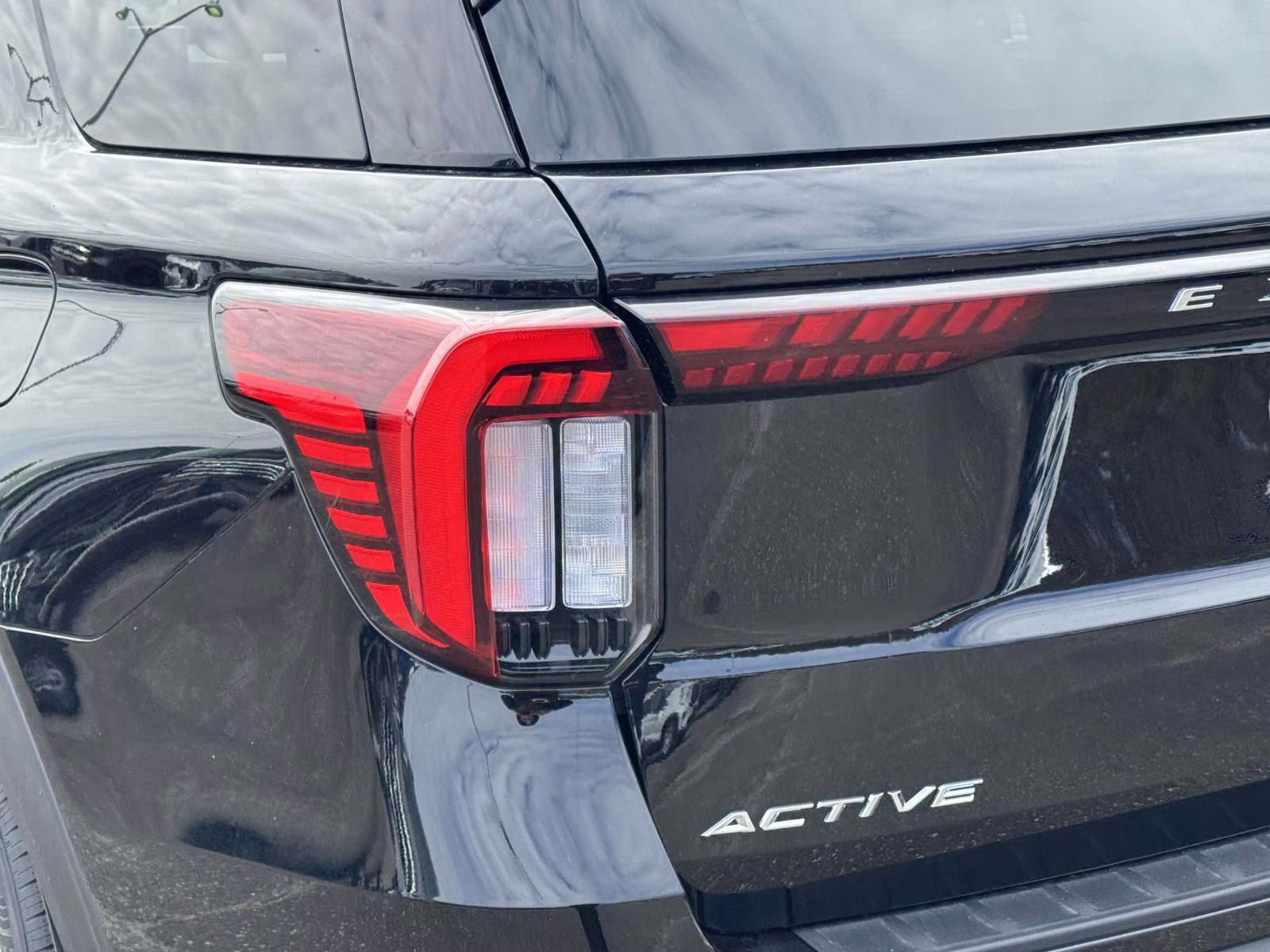 2026 Agate Black Metallic Ford Explorer Active w/100A Pkg 4WD 4X4 SUV