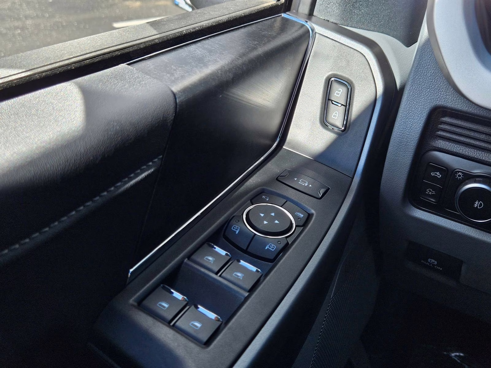 2026 Oxford White Ford Super Duty F-350 SRW XLT 4X4 Truck