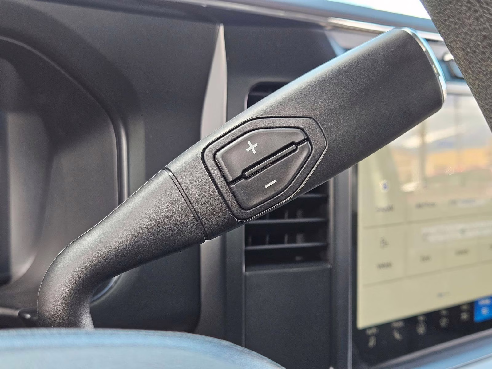 2026 Oxford White Ford Super Duty F-350 SRW XLT 4X4 Truck