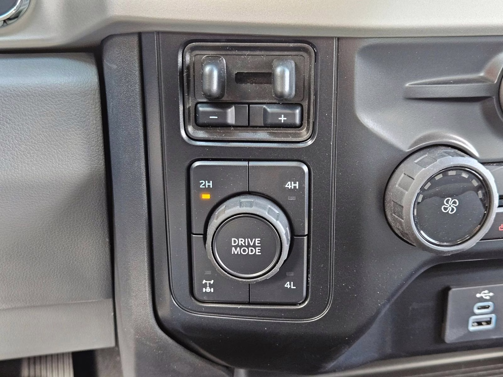 2026 Oxford White Ford Super Duty F-350 SRW XLT 4X4 Truck