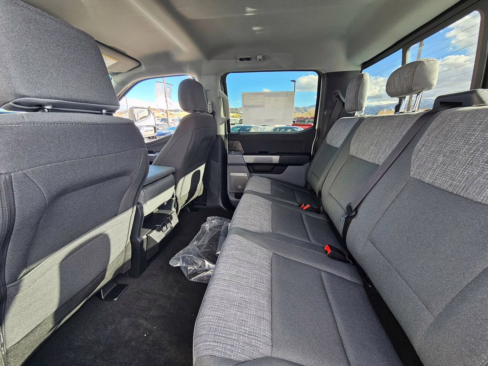 2026 Oxford White Ford Super Duty F-350 SRW XLT 4X4 Truck