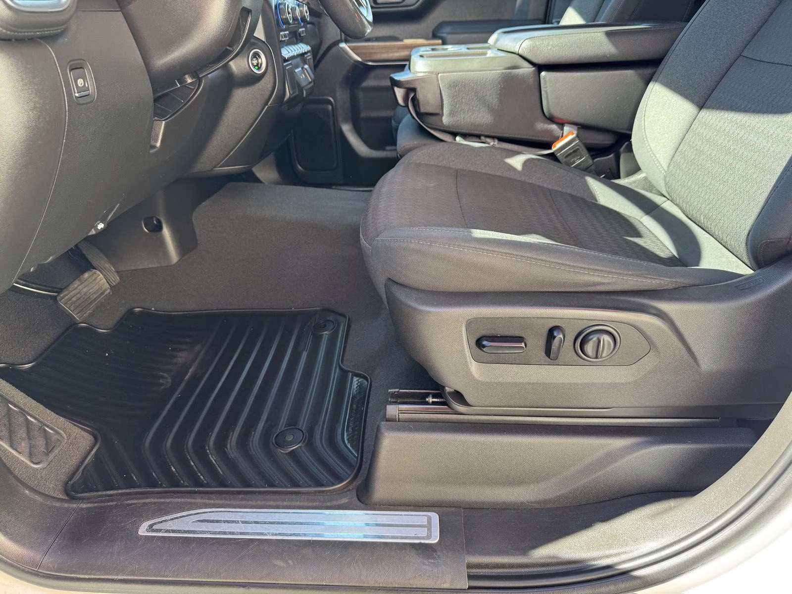 2021 Summit White Chevrolet Silverado 1500 LT 4X4 Truck