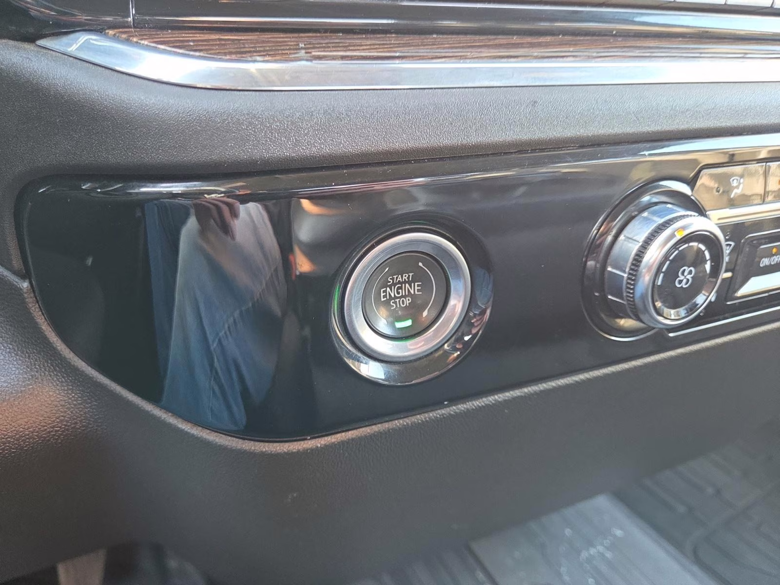 2023 Sterling Metallic GMC Sierra 1500 SLE 4X4 Truck