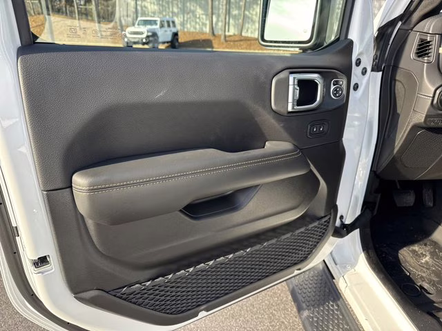 2026 Bright White Clearcoat Jeep Wrangler Sahara 4X4 Convertible