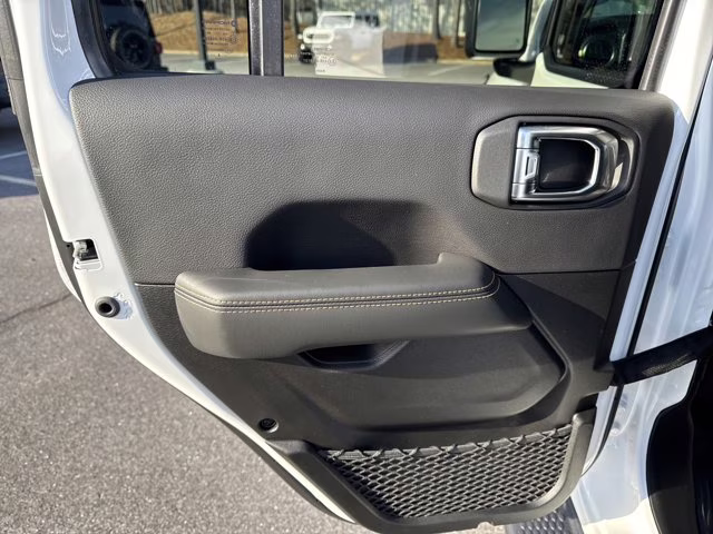 2026 Bright White Clearcoat Jeep Wrangler Sahara 4X4 Convertible