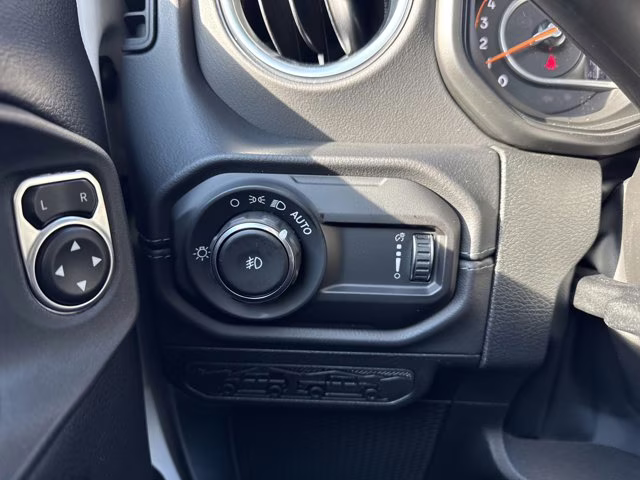 2026 Bright White Clearcoat Jeep Wrangler Sahara 4X4 Convertible