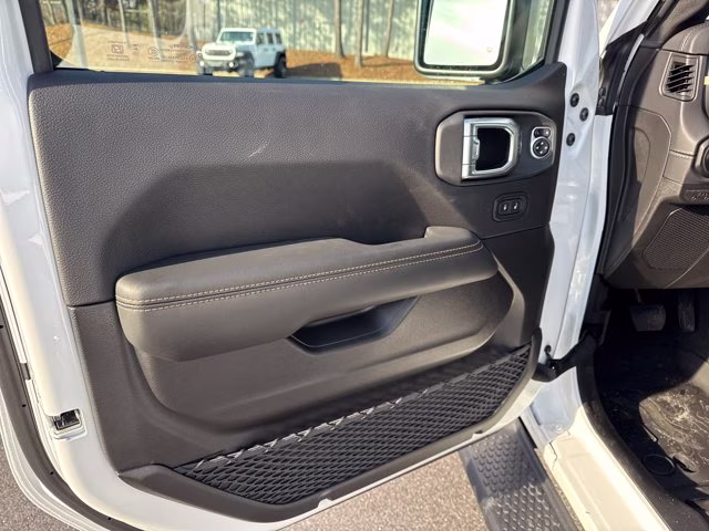 2026 Bright White Clearcoat Jeep Wrangler Sahara 4X4 Convertible