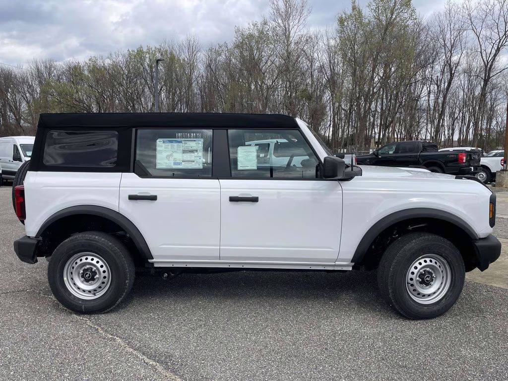 2026 Oxford White Ford Bronco Base 4X4 SUV