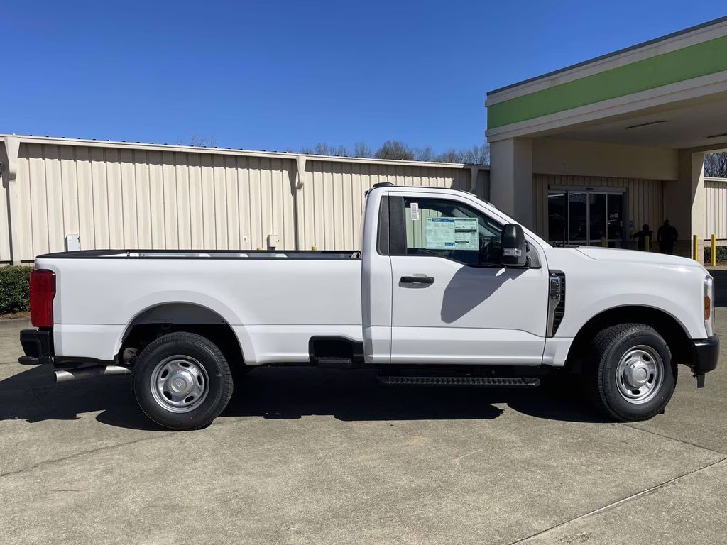 2026 Oxford White Ford Super Duty F-250 SRW XL RWD Truck