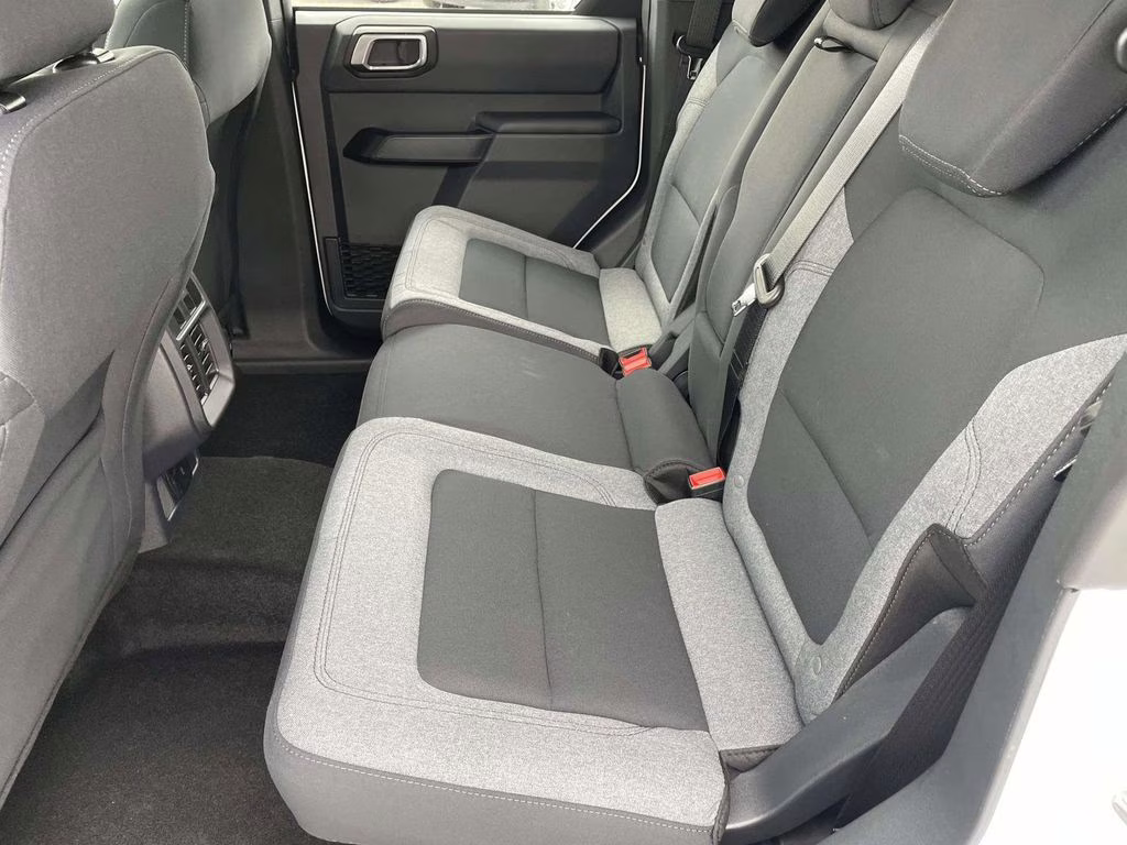 2026 Oxford White Ford Bronco Base 4X4 SUV