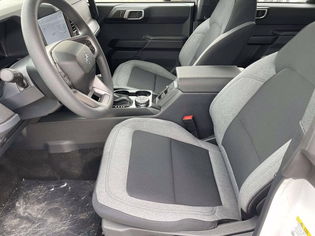 2026 Oxford White Ford Bronco Base 4X4 SUV