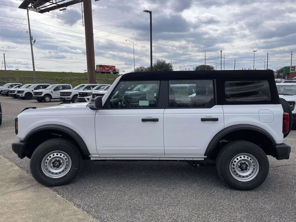 2026 Oxford White Ford Bronco Base 4X4 SUV