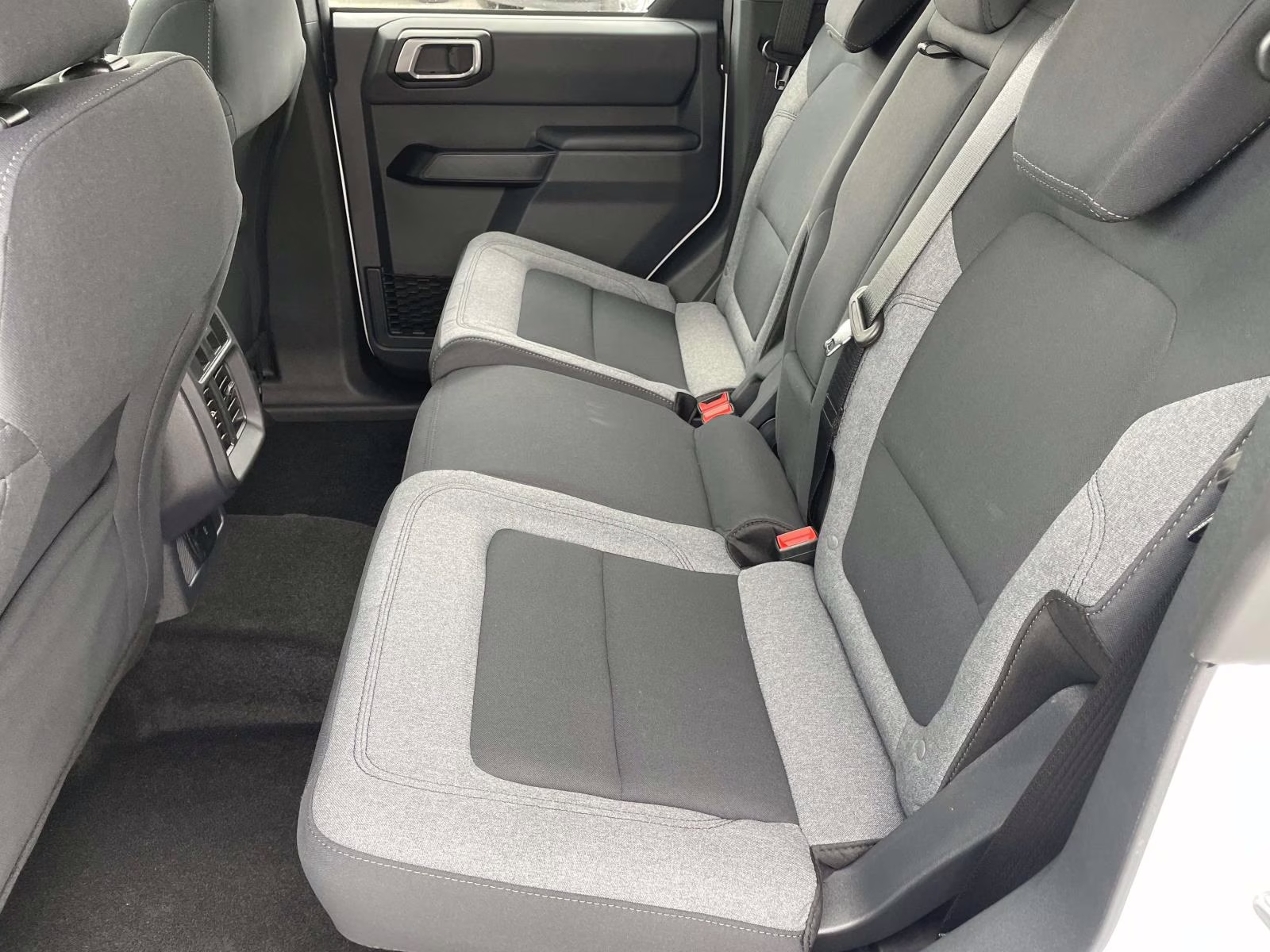 2026 Oxford White Ford Bronco Base 4X4 SUV