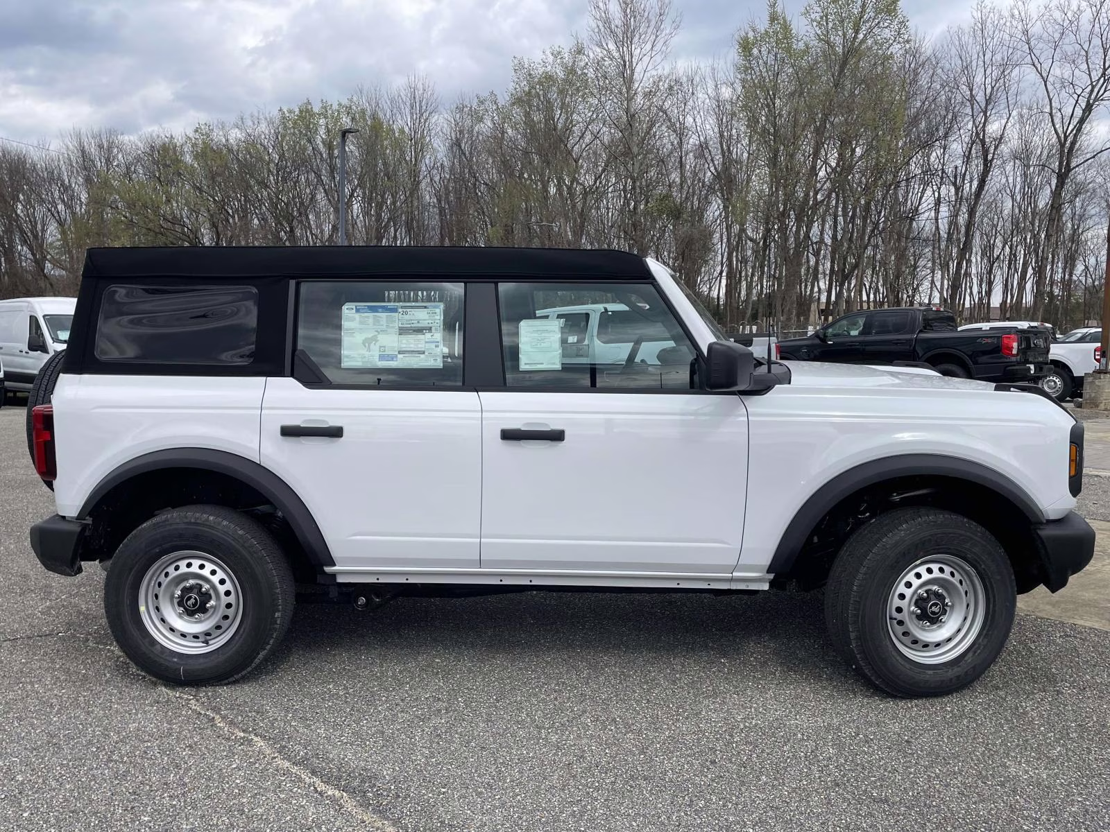 2026 Oxford White Ford Bronco Base 4X4 SUV