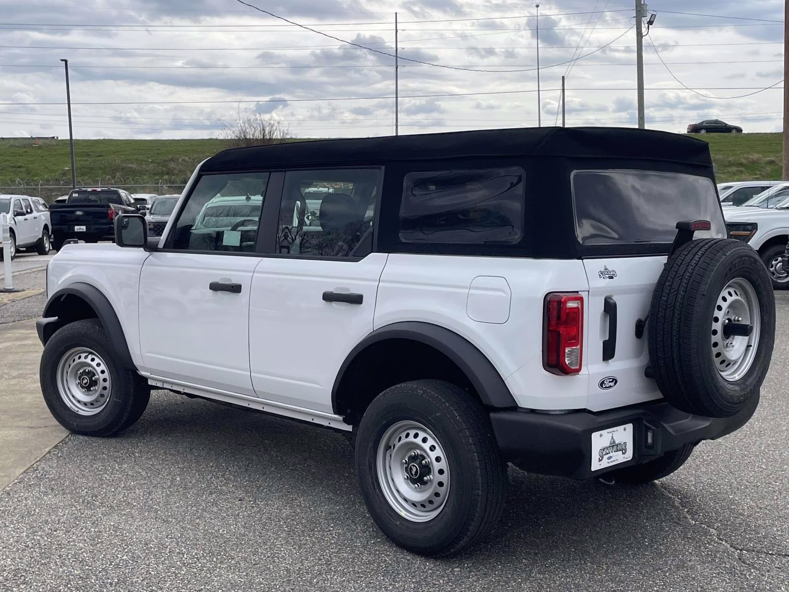 2026 Oxford White Ford Bronco Base 4X4 SUV