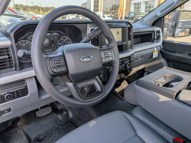 2026 Oxford White Ford Super Duty F-450 DRW XL 4X4 Truck